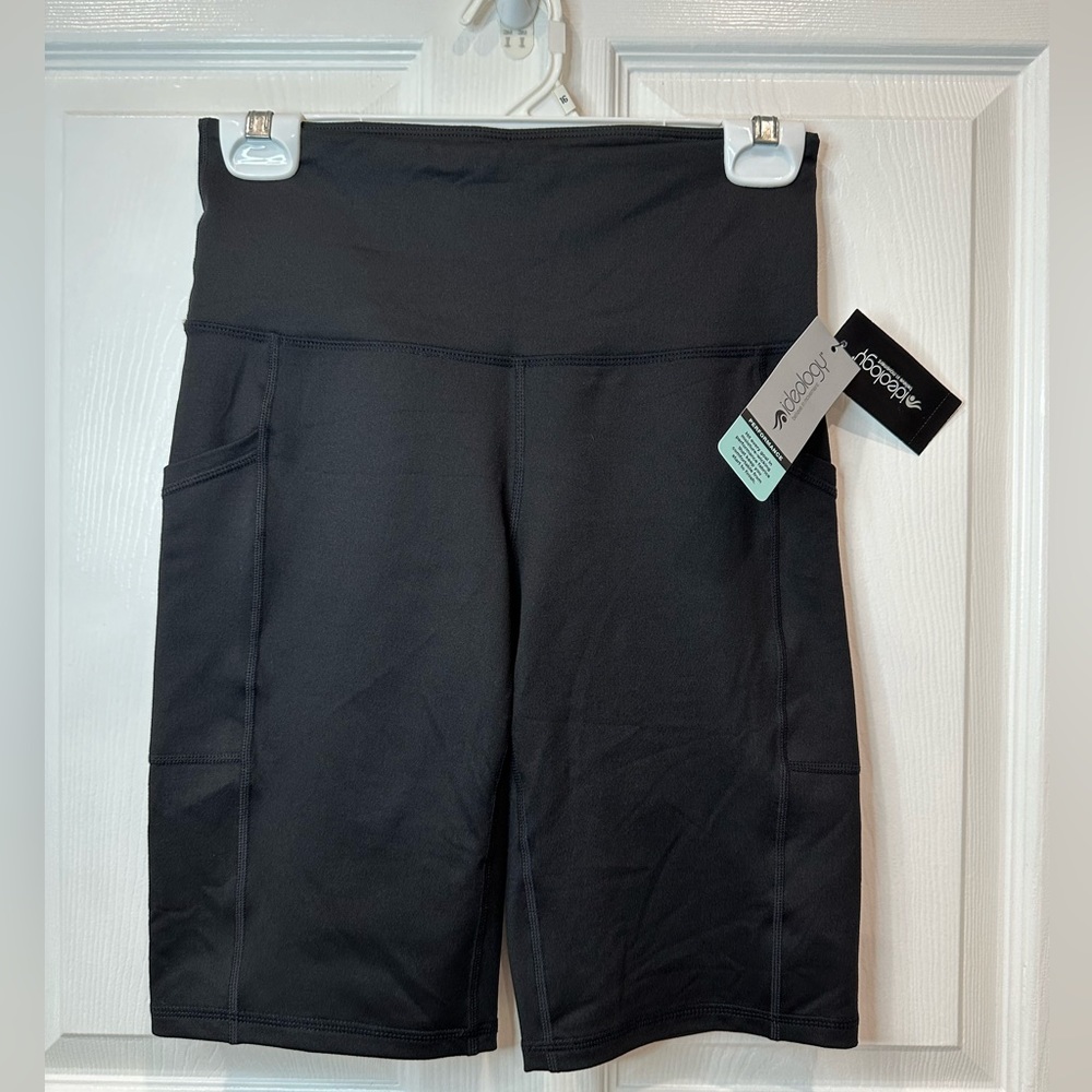 NWT Ideology Short Leggings. Black Size Small w Pockets